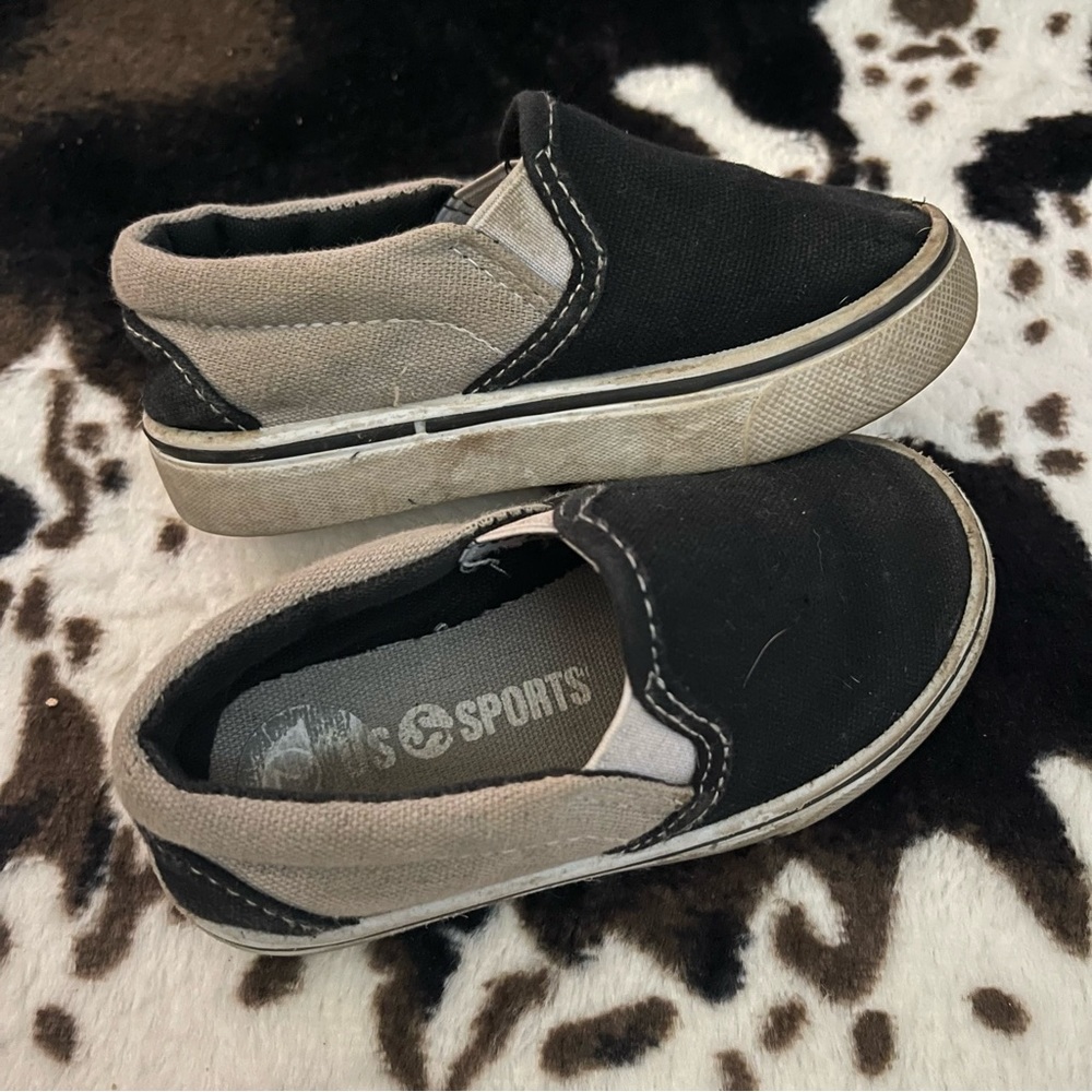 Toddler size 7 slip ons